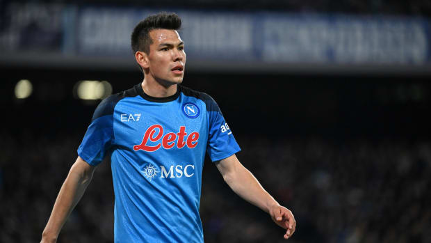 Hirving Lozano en un partido con el Napoli en marzo del 2023